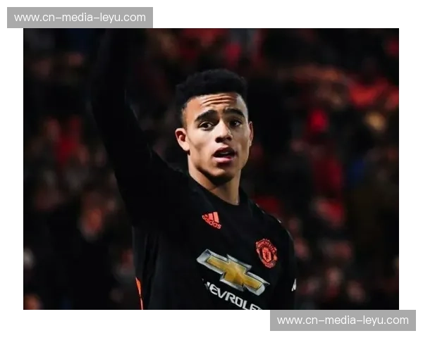 三中卫体系协防补位 朗斯客场零封巴黎FC