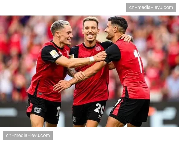 霍芬海姆卡巴克领衔防线但指挥混乱 球员间协防补位缺乏默契